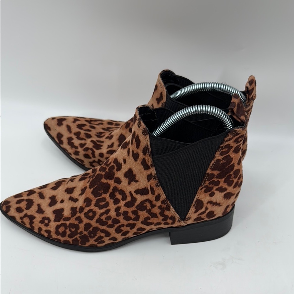 Bella Vita Brown Chelsea Boots with Suede-Like Finish Size 8.5 - Picture 4 of 10